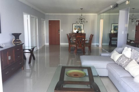 Copropriété à louer à Hollywood, Floride: 2 chambres, 125.88 m2 № 1176 - photo 2