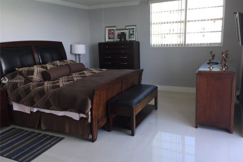 Copropriété à louer à Hollywood, Floride: 2 chambres, 125.88 m2 № 1176 - photo 8