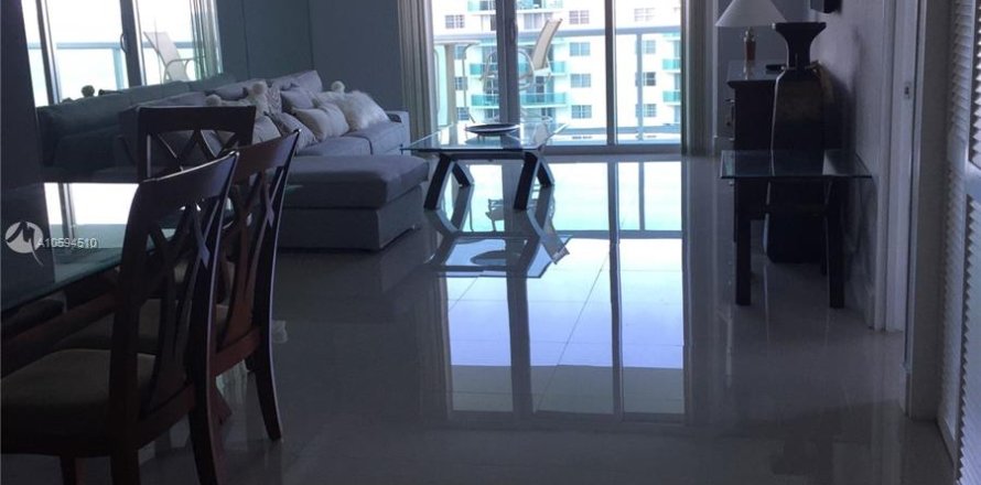 Condo in Hollywood, Florida, 2 bedrooms  № 1176