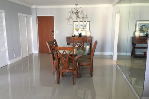 Copropriété à louer à Hollywood, Floride: 2 chambres, 125.88 m2 № 1176 - photo 4