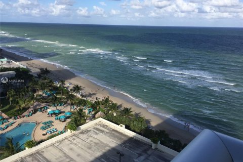 Condominio en alquiler en Hollywood, Florida, 2 dormitorios, 125.88 m2 № 1176 - foto 14