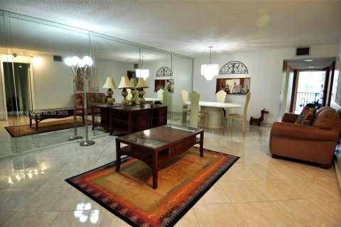Condominio en venta en Pembroke Pines, Florida, 2 dormitorios, 110.74 m2 № 747284 - foto 5