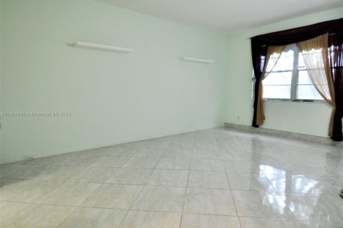 Condominio en venta en Pembroke Pines, Florida, 2 dormitorios, 110.74 m2 № 747284 - foto 7
