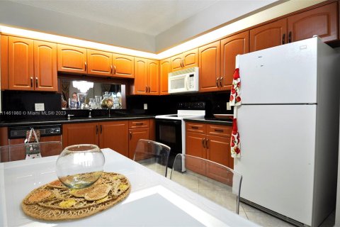 Condominio en venta en Pembroke Pines, Florida, 2 dormitorios, 110.74 m2 № 747284 - foto 4