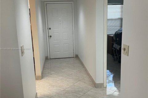 Condominio en venta en Pembroke Pines, Florida, 2 dormitorios, 110.74 m2 № 747284 - foto 2