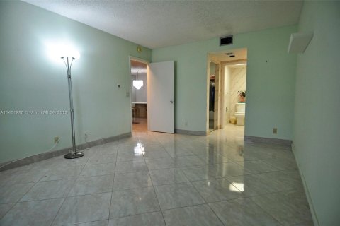 Condominio en venta en Pembroke Pines, Florida, 2 dormitorios, 110.74 m2 № 747284 - foto 8