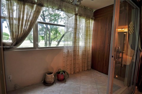 Condominio en venta en Pembroke Pines, Florida, 2 dormitorios, 110.74 m2 № 747284 - foto 13