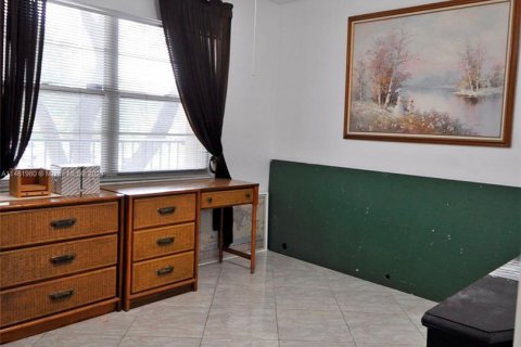 Condominio en venta en Pembroke Pines, Florida, 2 dormitorios, 110.74 m2 № 747284 - foto 11