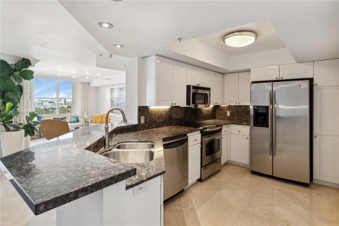 Condo in Miami Beach, Florida, 2 bedrooms  № 1184328 - photo 3