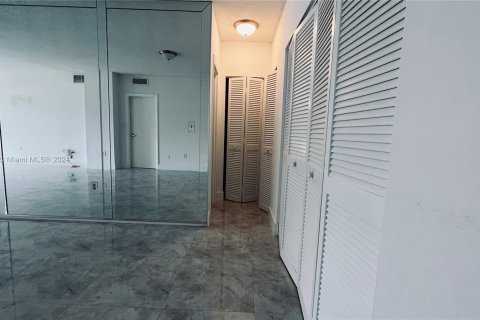 Copropriété à vendre à Hallandale Beach, Floride: 1 chambre, 80.82 m2 № 1270925 - photo 7