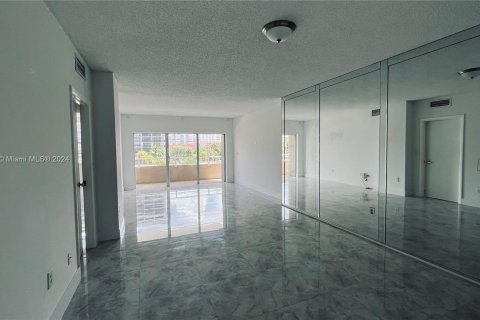 Condominio en venta en Hallandale Beach, Florida, 1 dormitorio, 80.82 m2 № 1270925 - foto 5