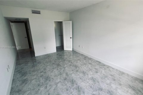 Condominio en venta en Hallandale Beach, Florida, 1 dormitorio, 80.82 m2 № 1270925 - foto 15