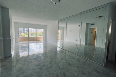 Condominio en venta en Hallandale Beach, Florida, 1 dormitorio, 80.82 m2 № 1270925 - foto 4