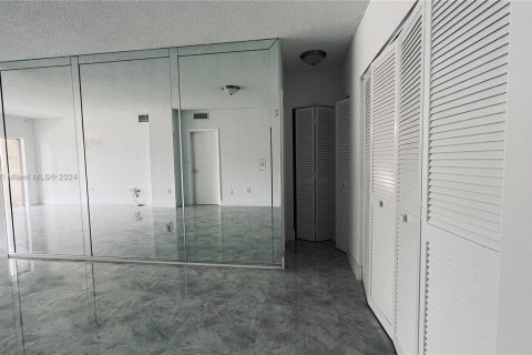 Condominio en venta en Hallandale Beach, Florida, 1 dormitorio, 80.82 m2 № 1270925 - foto 6