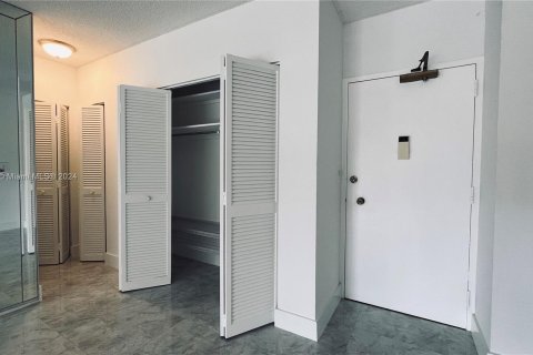 Copropriété à vendre à Hallandale Beach, Floride: 1 chambre, 80.82 m2 № 1270925 - photo 9