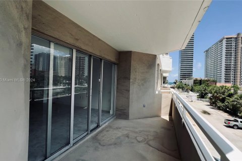 Condominio en venta en Hallandale Beach, Florida, 1 dormitorio, 80.82 m2 № 1270925 - foto 21