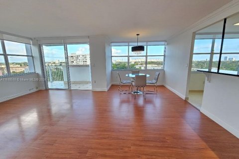 Condo in Miami, Florida, 2 bedrooms  № 1239789 - photo 22