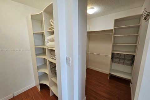 Copropriété à vendre à Miami, Floride: 2 chambres, 119.19 m2 № 1239789 - photo 25