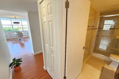 Copropriété à vendre à Miami, Floride: 2 chambres, 119.19 m2 № 1239789 - photo 17