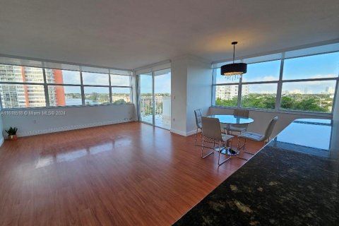 Condominio en venta en Miami, Florida, 2 dormitorios, 119.19 m2 № 1239789 - foto 1