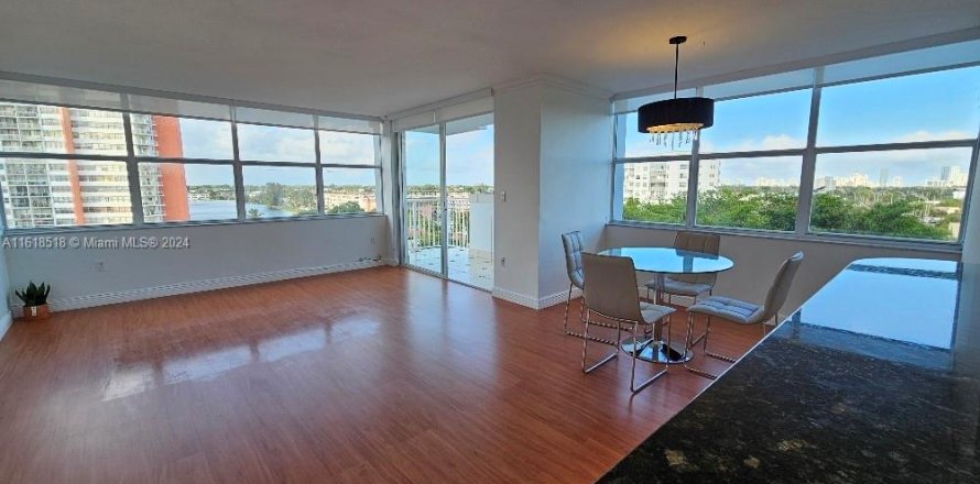 Condo in Miami, Florida, 2 bedrooms  № 1239789