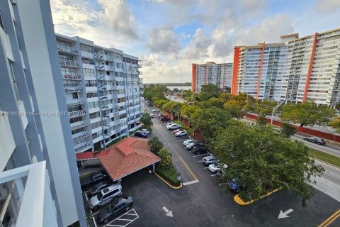 Condo in Miami, Florida, 2 bedrooms  № 1239789 - photo 27