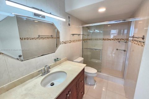 Copropriété à vendre à Miami, Floride: 2 chambres, 119.19 m2 № 1239789 - photo 15