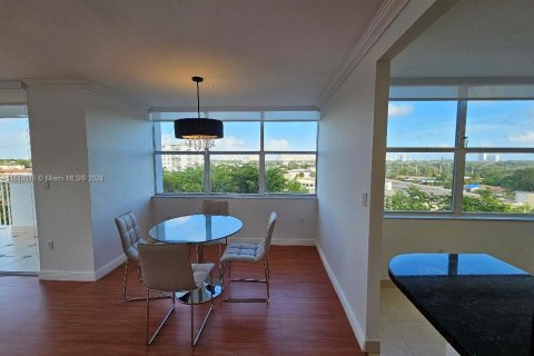 Condo in Miami, Florida, 2 bedrooms  № 1239789 - photo 6