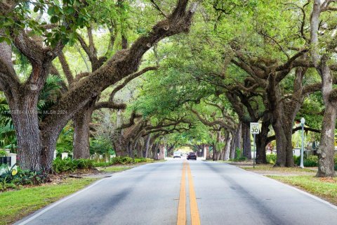 House in Coral Gables, Florida 3 bedrooms, 125.88 sq.m. № 1365348 - photo 30