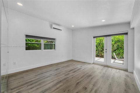 Propiedad comercial en venta en Miami, Florida, 230.49 m2 № 1362451 - foto 6