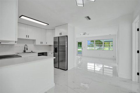 Villa ou maison à vendre à Pompano Beach, Floride: 4 chambres, 138.33 m2 № 1369253 - photo 9