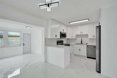 Villa ou maison à vendre à Pompano Beach, Floride: 4 chambres, 138.33 m2 № 1369253 - photo 8