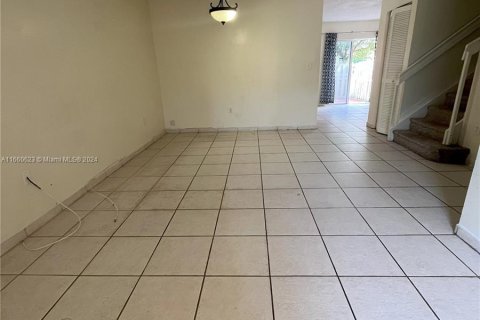 Townhouse in Hialeah, Florida 4 bedrooms, 147.71 sq.m. № 1365942 - photo 4