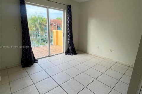 Townhouse in Hialeah, Florida 4 bedrooms, 147.71 sq.m. № 1365942 - photo 9