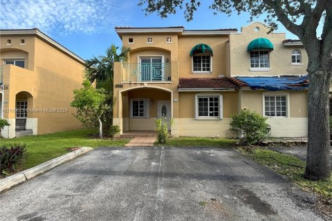 Townhouse in Hialeah, Florida 4 bedrooms, 147.71 sq.m. № 1365942 - photo 3