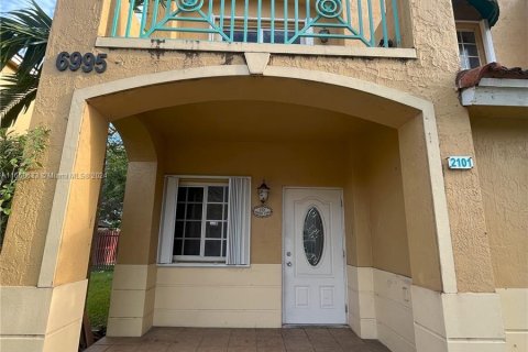 Townhouse in Hialeah, Florida 4 bedrooms, 147.71 sq.m. № 1365942 - photo 1