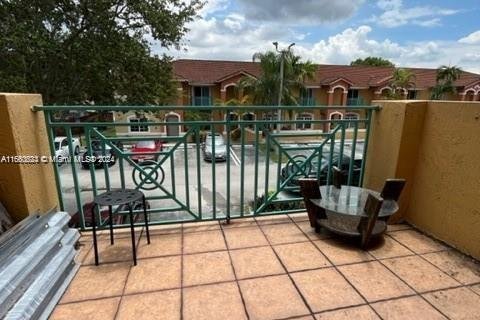 Touwnhouse à vendre à Hialeah, Floride: 4 chambres, 147.71 m2 № 1365942 - photo 10