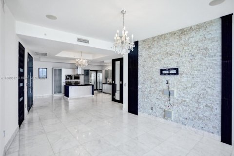 Condominio en alquiler en Sunny Isles Beach, Florida, 3 dormitorios, 201.97 m2 № 1365941 - foto 19