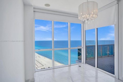 Condominio en alquiler en Sunny Isles Beach, Florida, 3 dormitorios, 201.97 m2 № 1365941 - foto 24