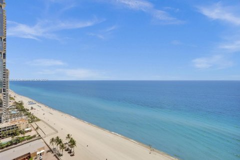 Copropriété à louer à Sunny Isles Beach, Floride: 3 chambres, 201.97 m2 № 1365941 - photo 3