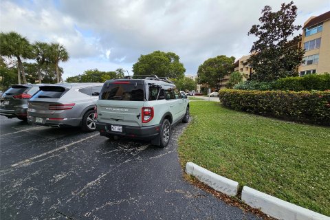 Condo in Lauderhill, Florida, 1 bedroom  № 948899 - photo 25