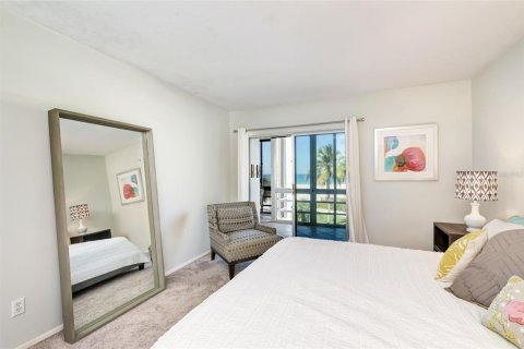 Condo in Sarasota, Florida, 2 bedrooms  № 214507 - photo 14