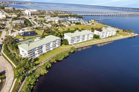 Copropriété à vendre à Punta Gorda, Floride: 3 chambres, 187.48 m2 № 1276114 - photo 1