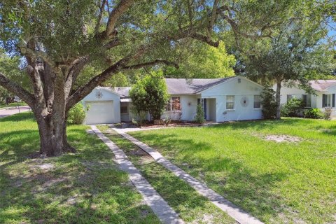 House in Tampa, Florida 3 bedrooms, 133.59 sq.m. № 1304077 - photo 6