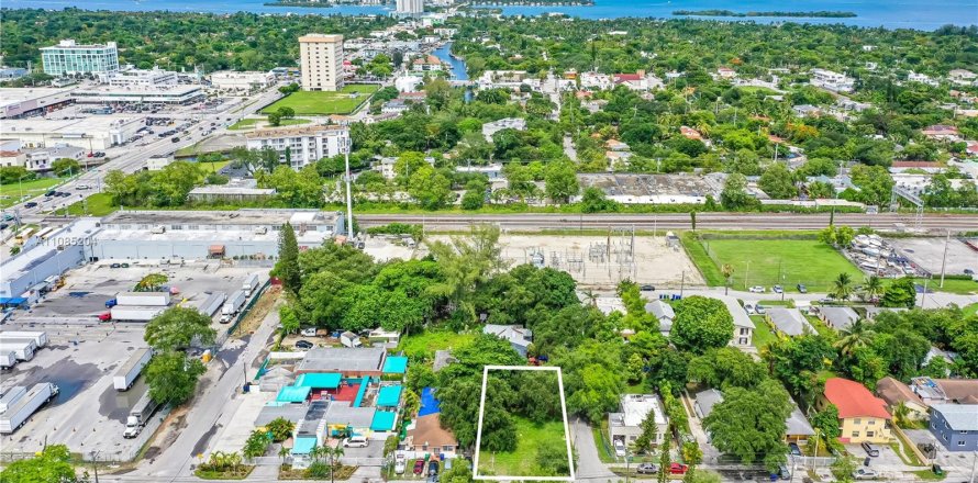 Commercial property in Miami, Florida № 5978