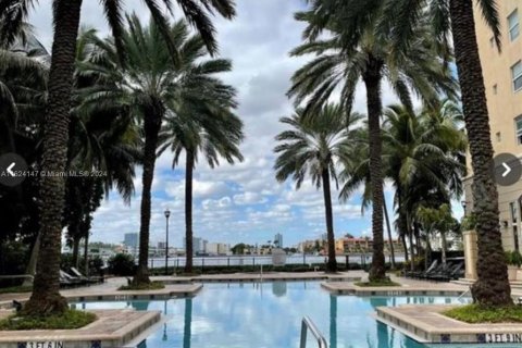 Copropriété à vendre à Sunny Isles Beach, Floride: 1 chambre, 68.84 m2 № 1271161 - photo 1