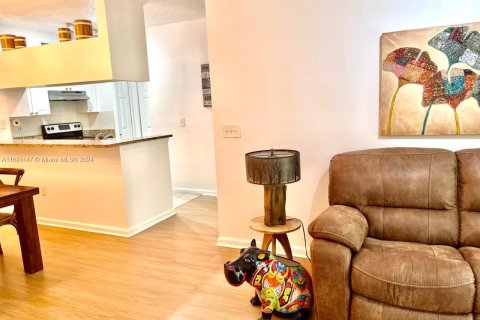 Condo in Sunny Isles Beach, Florida, 1 bedroom  № 1271161 - photo 16