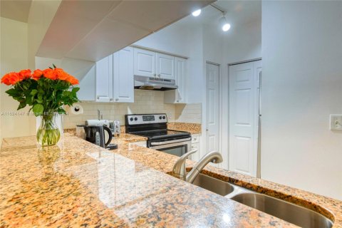 Condo in Sunny Isles Beach, Florida, 1 bedroom  № 1271161 - photo 9