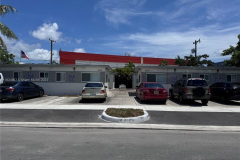 Commercial property in Miami, Florida 178.37 sq.m. № 1271535 - photo 1