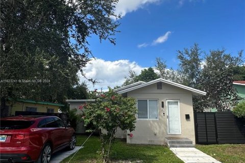 House in Miami, Florida 2 bedrooms, 92.72 sq.m. № 1271536 - photo 2